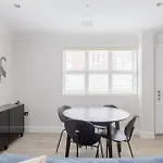 Hidden 2Bd Gem Opposite Hyde Park