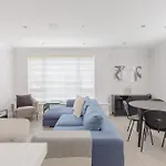 Hidden 2Bd Gem Opposite Hyde Park